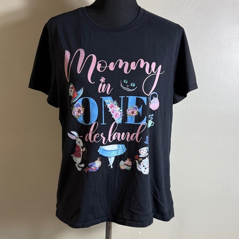 Mommy in One-derland Black Graphic Tee Sz XL